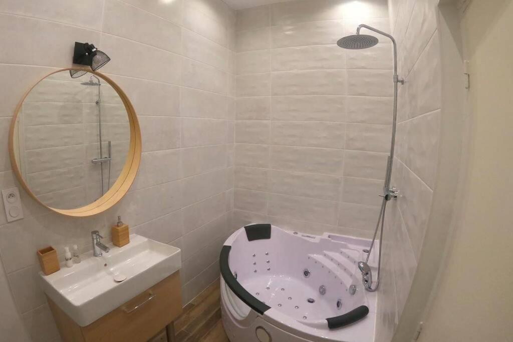 L'Escapade de Lyon, Charpennes, Jacuzzi et Emplacement idéal Apartamento Villeurbanne Exterior foto